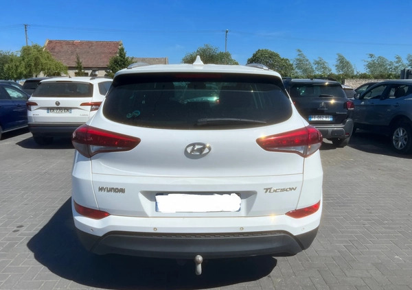 Hyundai Tucson cena 51900 przebieg: 106000, rok produkcji 2016 z Krzywiń małe 67